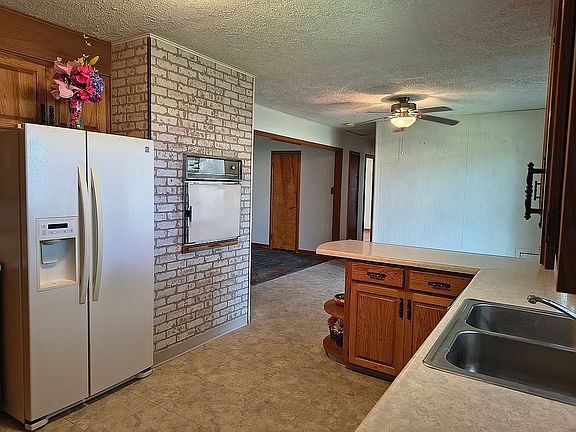 4th image of 913 Walnut St