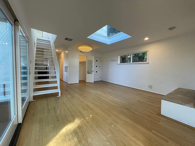 6216 Temple Hill Dr — Photo 7