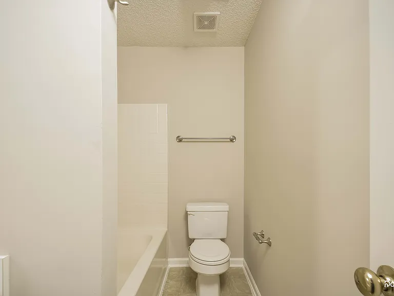 3605 Thornwood Dr — Photo 7