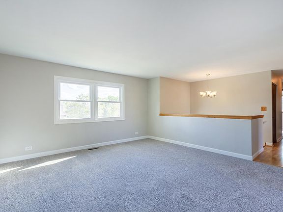4th image of 1160 Warwick Cir N