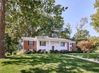 11826 Point Oak Dr, Saint Louis, MO 63131