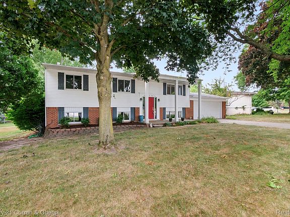 3rd image of 41533 Borchart Dr
