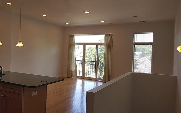 4th image of 2615 S Lowe Ave #3S