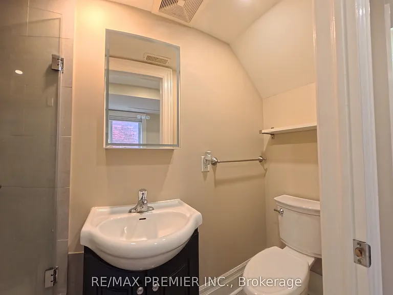 718 Bathurst St #2 — Photo 5