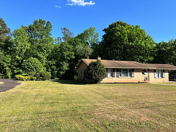 3rd image of 10 Forest Ln
