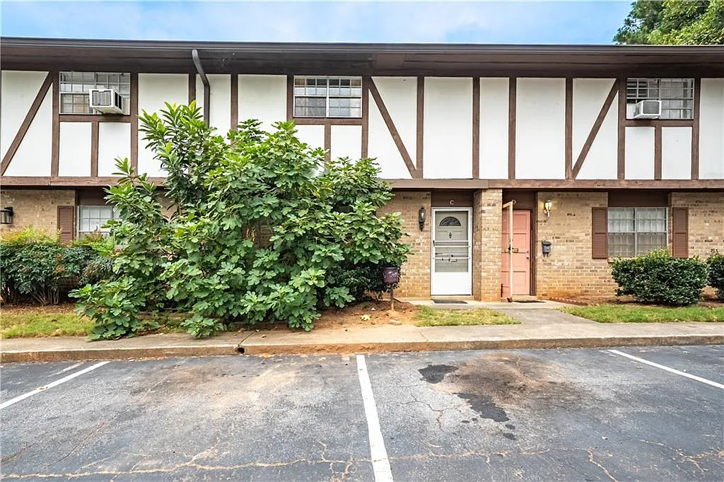2956 N Dekalb Dr APT C photo 1