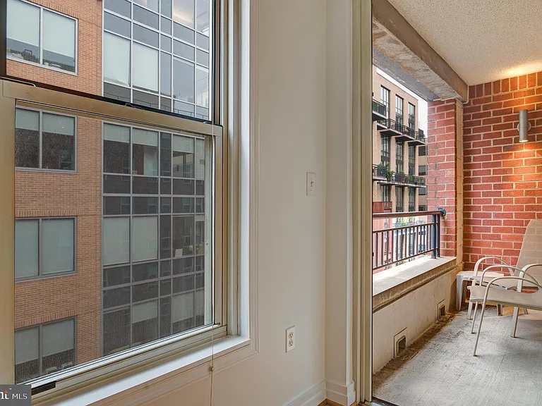 915 E St NW #1001 — Photo 10