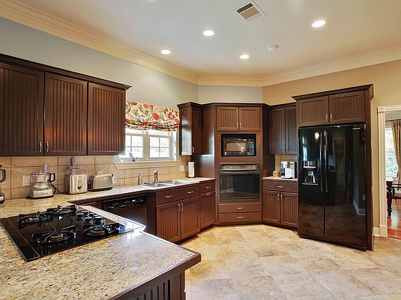 4th image of 4 Fairway Oaks Dr