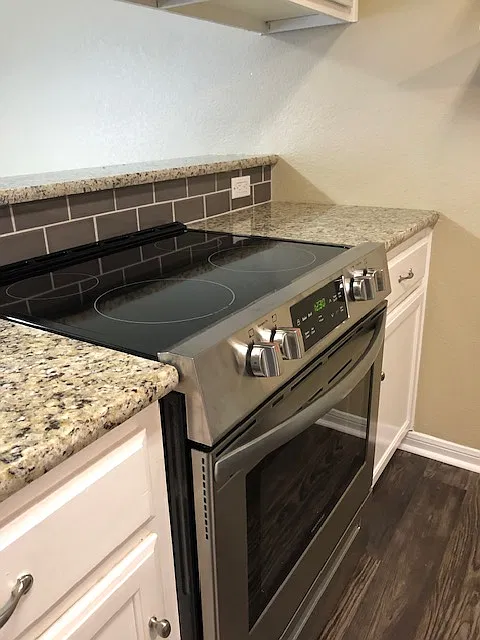 4 bed, 2100 sqft, $2,400 — Photo 4