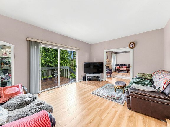 4th image of 2974 Delahaye Dr