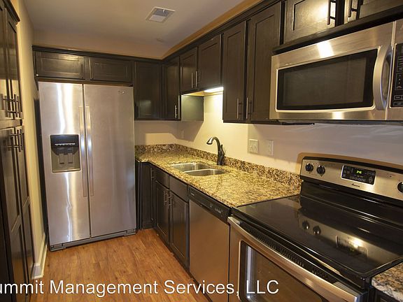 3rd image of 1550 University Ave APT 202