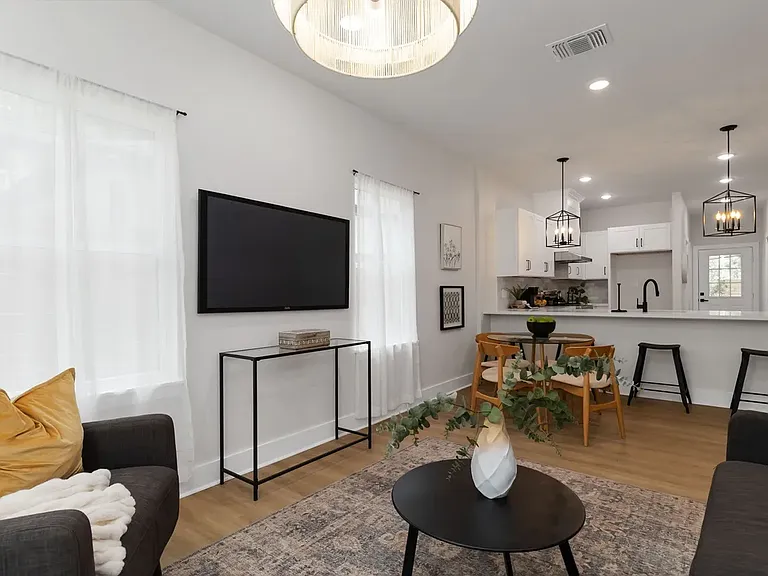 237 Carle Ave — Photo 7