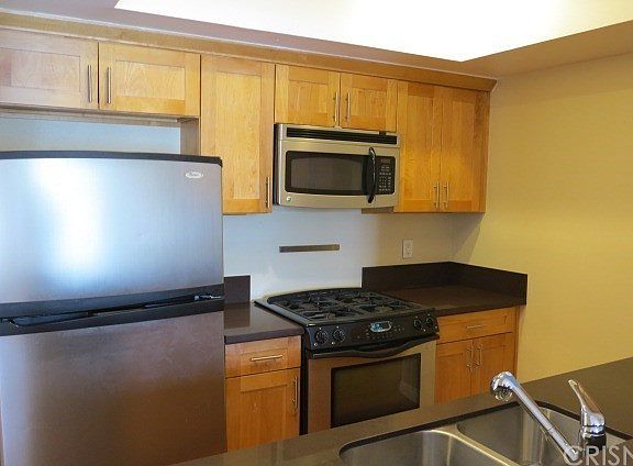5th image of 13920 Moorpark St APT 105