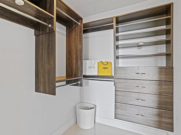 5th image of 2960 NE 206th St #1007