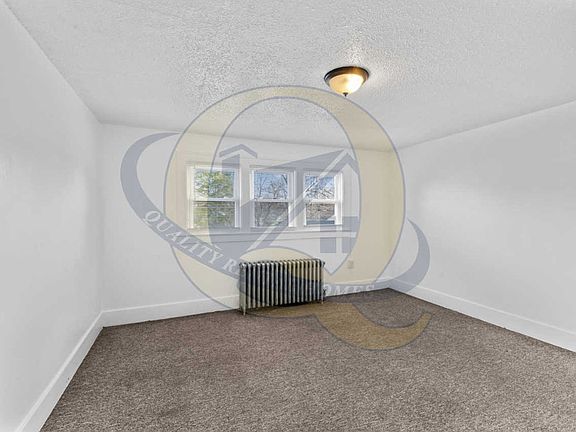4th image of 829 Clinton St