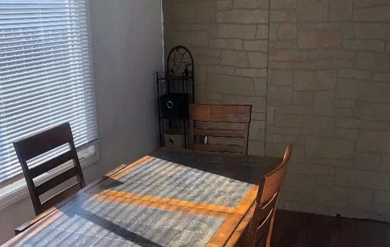 2 bed, 842 sqft, $1,800 — Photo 4