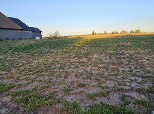 1508 N Emerald Valley Dr, Mulvane, KS 67110