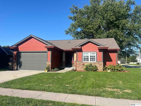 200 Iowa St, Murdock, NE 68407