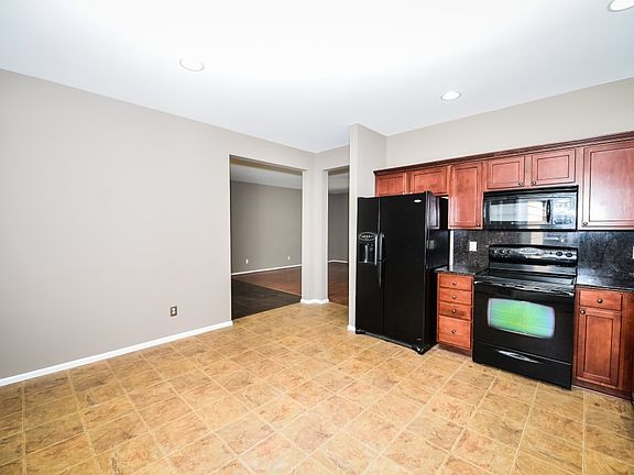 3rd image of 5812 Acclamation St E