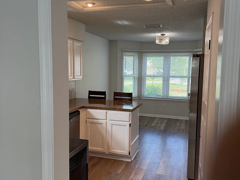 142 Hamilton Dr — Photo 4