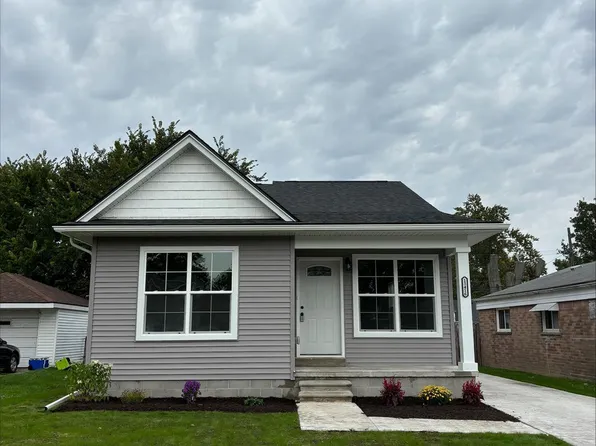 13416 Gerald St, Gibraltar, MI 48173