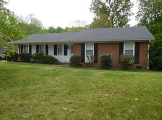 1611 Gracewood Dr, Greensboro, NC 27408