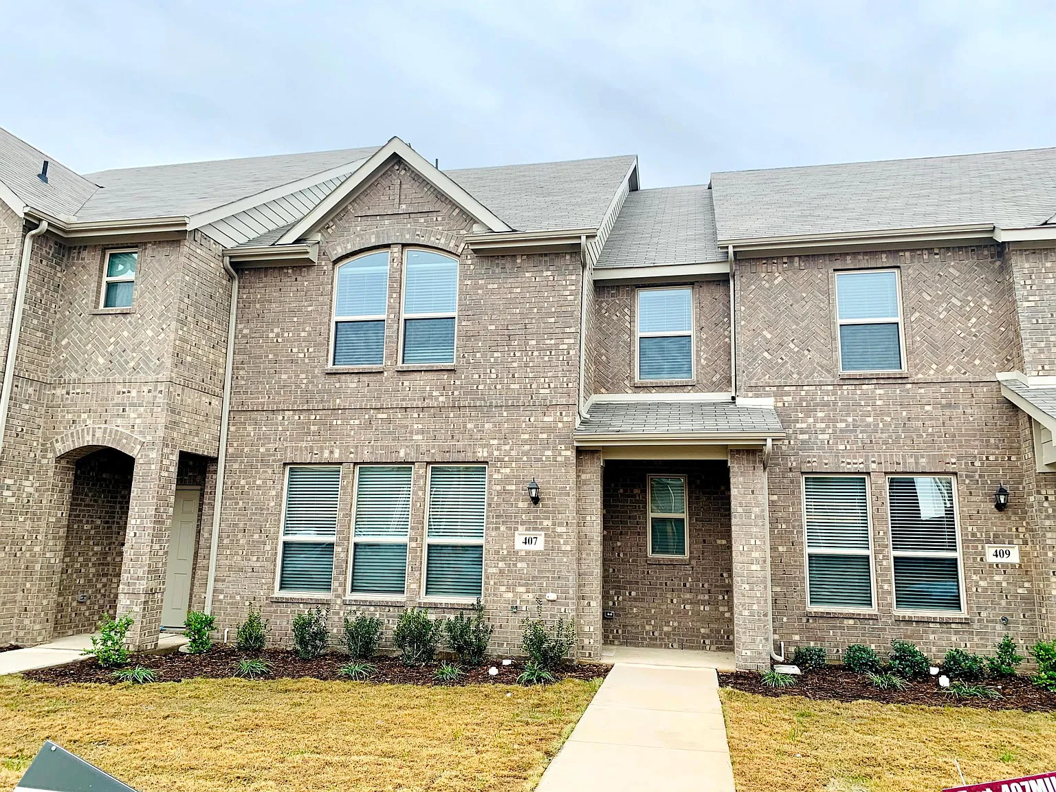 3 bed, 2.5 bath, 1773 sqft, $1,850 — Photo 1