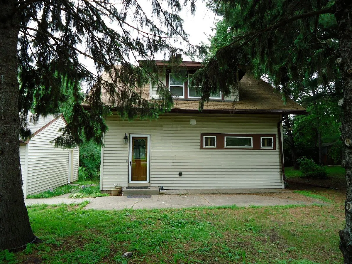 425 Mcknight Road S — Photo 2