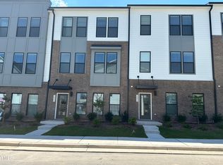 2806 Kempthorne Rd, Cary, NC 27519