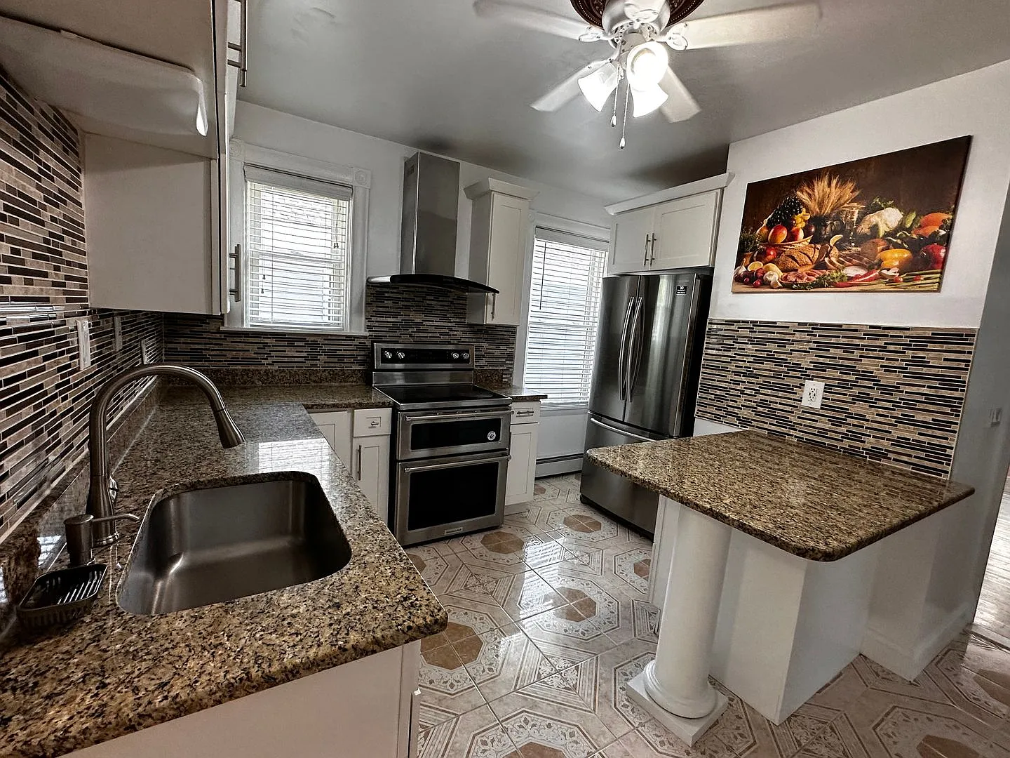 Beautiful two family home in Elmhurst — Photo 4