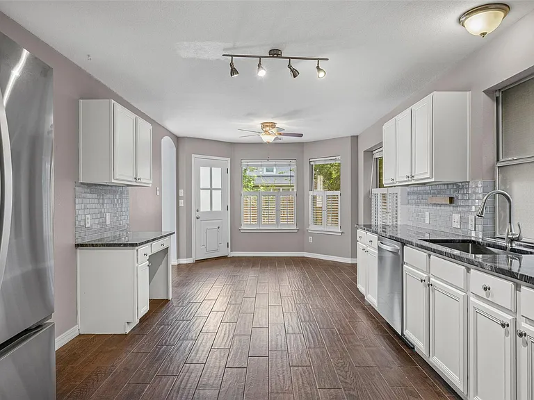 11304 Avering Ln — Photo 10