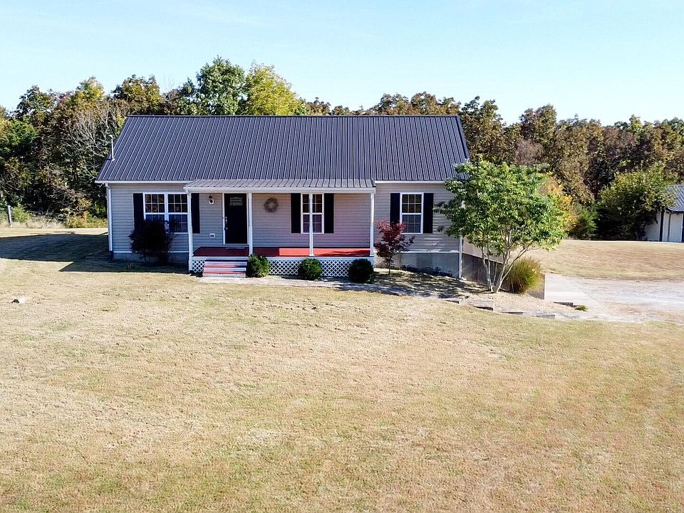 1st image of 640 Parsons Ln