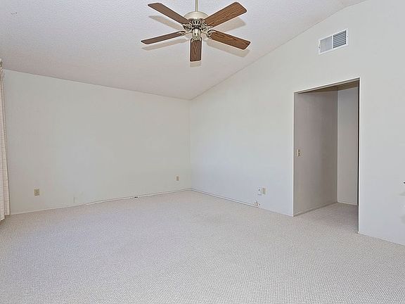 4th image of 27411 Hacienda Dr