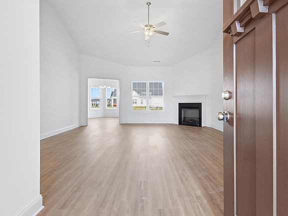 4th image of 615 Barlowe Lane