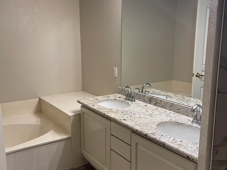 15221 N Clubgate Dr #1081 — Photo 25