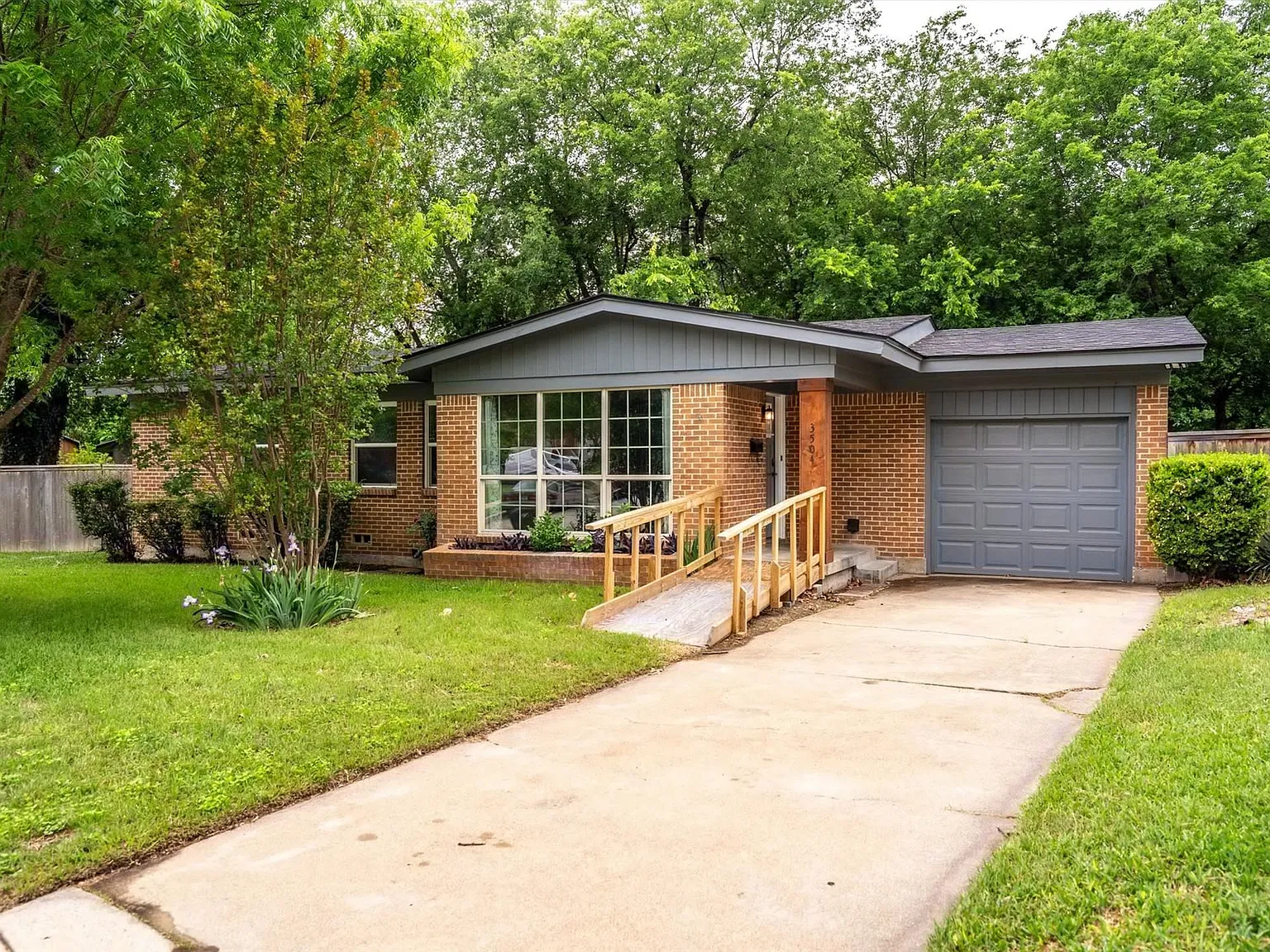 3 bed, 1212 sqft, $1,195 — Photo 3