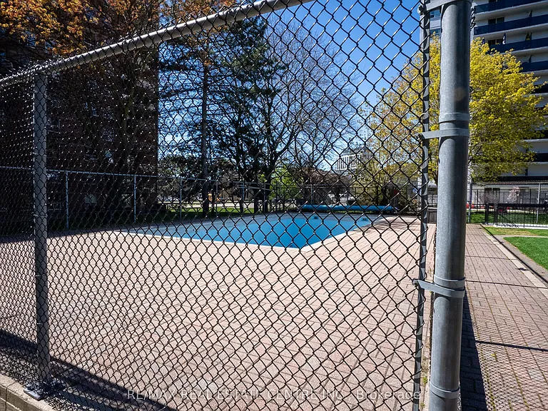 1100 Caven St #704 — Photo 4