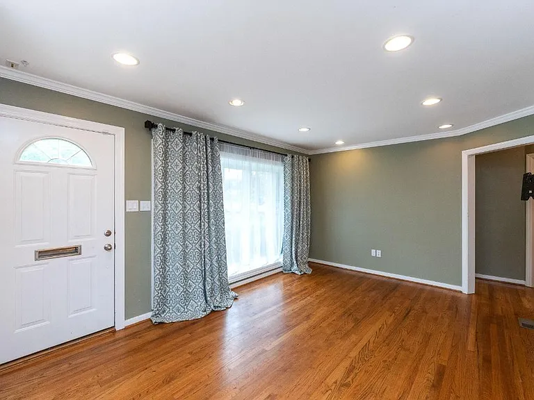 6814 Duke Dr — Photo 13