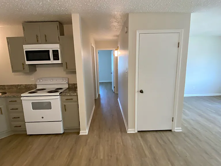 127 Harrington Ave #2B — Photo 3