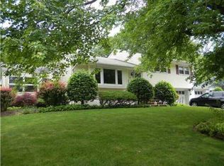 93 Woodside Ave, Metuchen, NJ 08840