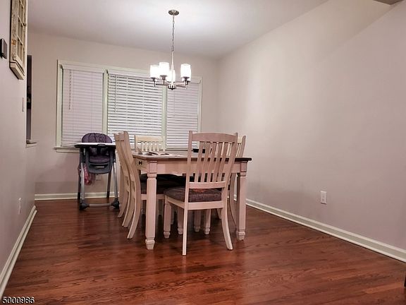 5th image of 49 Woodlawn Ave