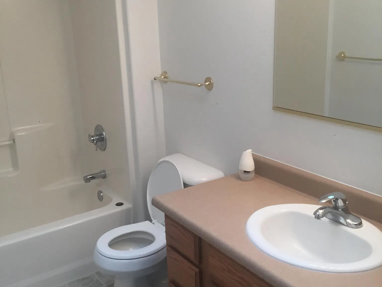 034 ID #, 1292 Clearsprings Drive - 1 — Photo 4