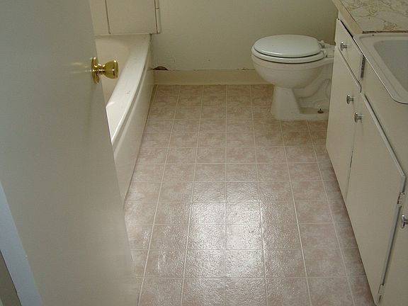 5th image of 18540 Parthenia St APT 4