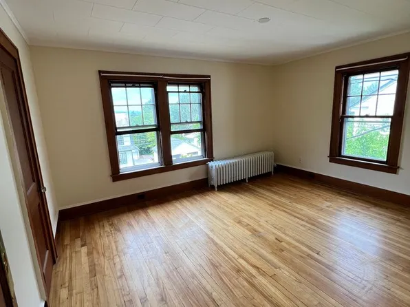 360-364 South Winooski Ave, 360 S Winooski Ave APT B, Burlington, VT 05401
