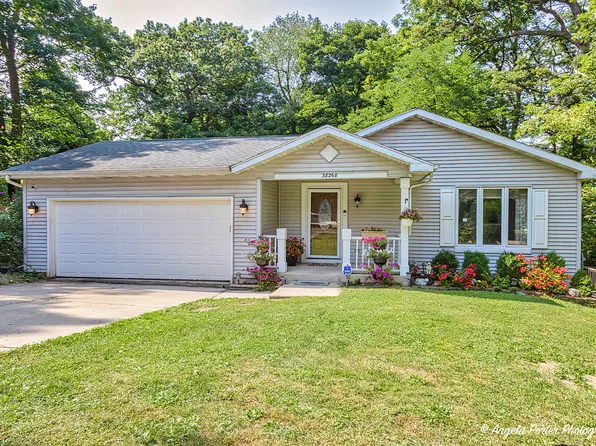 38268 N Hamilton Cir, Spring Grove, IL 60081