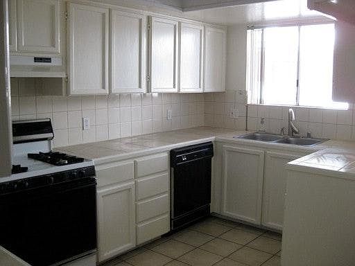 4th image of 420 Riverdale Dr APT 8
