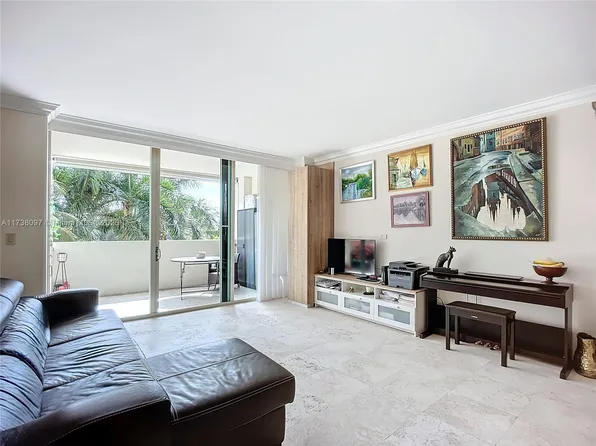 3400 SW 27th Ave APT 302, Miami, FL 33133