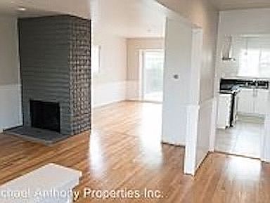 3rd image of 8643 Anrol Ave
