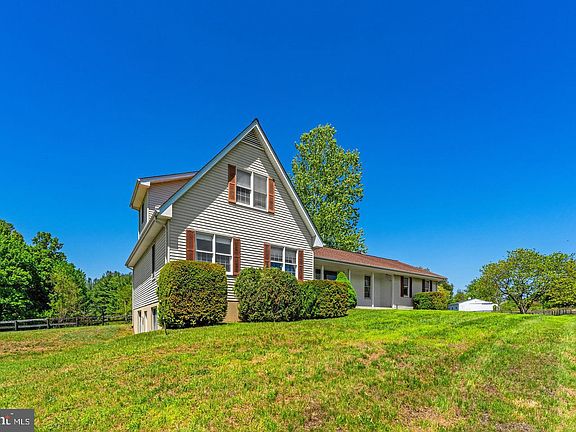 2nd image of 40297 Braddock Rd