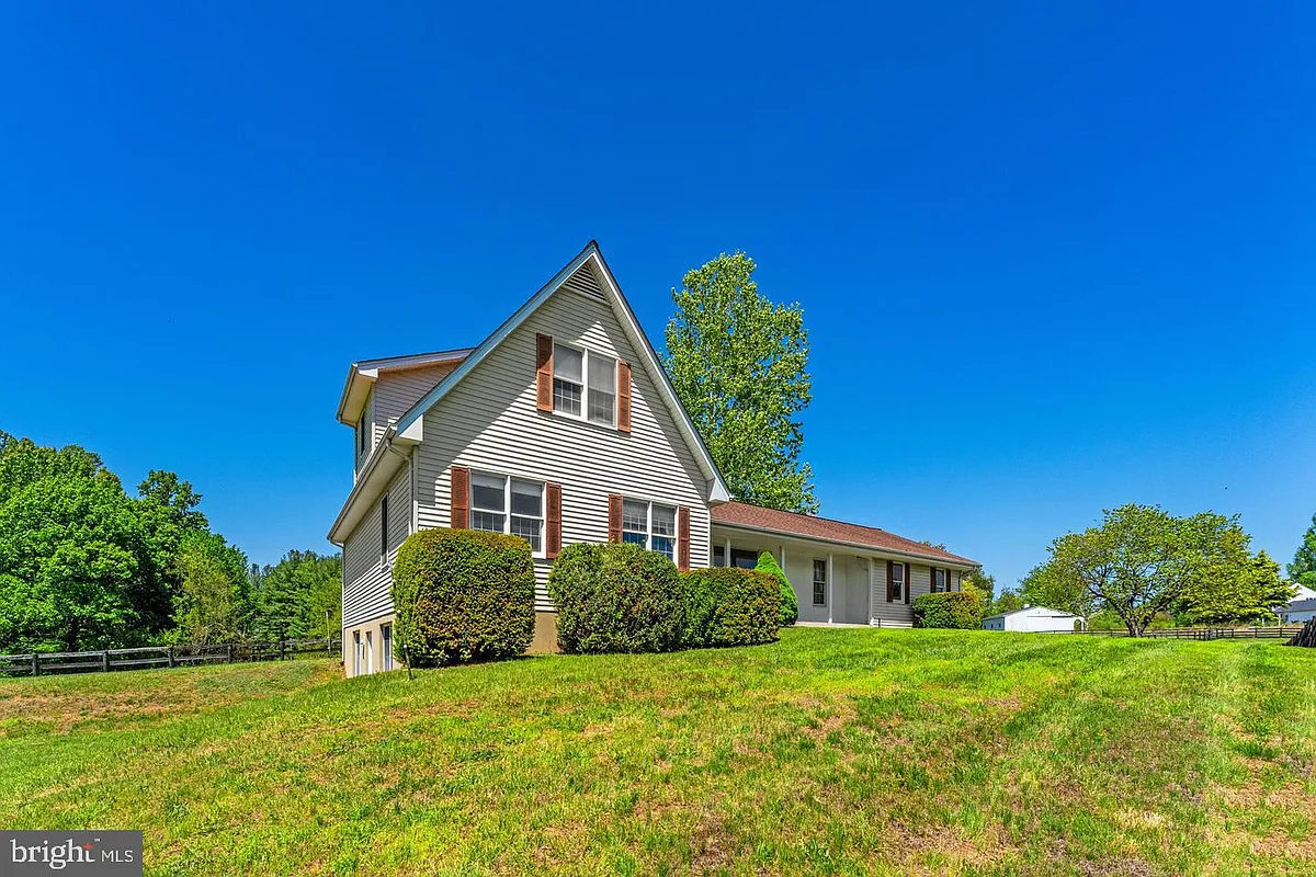 Building Photo - 40297 Braddock Rd